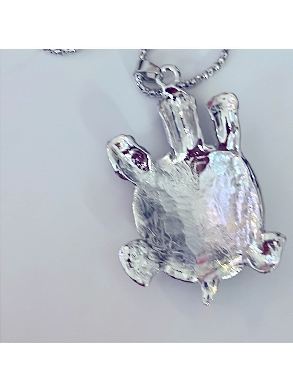 BETSEY JOHNSON SILVER ALLOY AND MULTICOLORED TURTLE NECKLA… - Picture 4 of 4